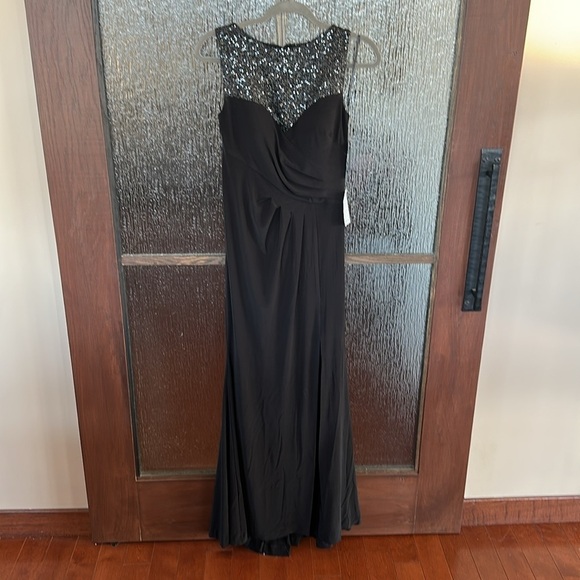 Vince Camuto Sequin Mesh Yoke Column Gown size 6. - Picture 7 of 12